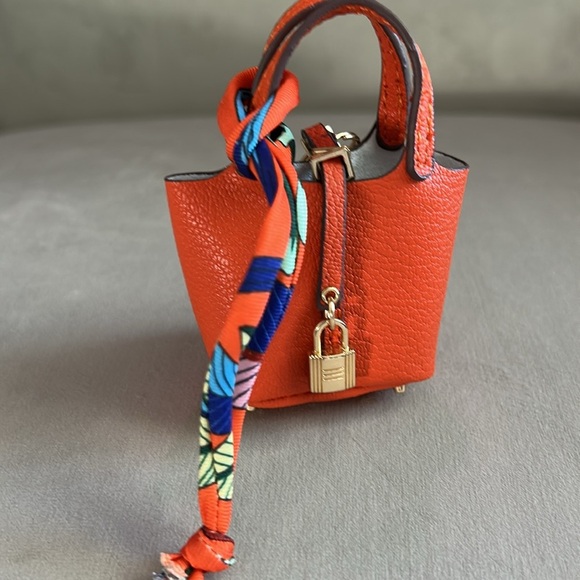 AirPods EarPods Case Bag Charm NEW - Picture 3 of 8